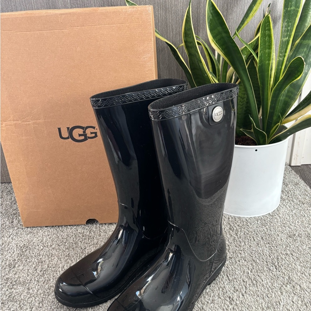 UGG Women's Black Shaye Boots